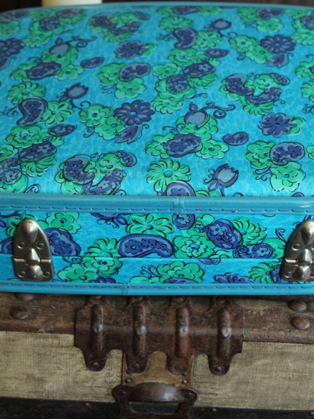 Vintage 1960s Suitcase, Floral Print Hard Side Travel Case,  Mirror Inside - Picture 7 of 10
